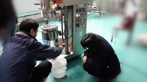 常州客戶 實(shí)驗(yàn)室乳化機(jī) 來(lái)料試機(jī)
