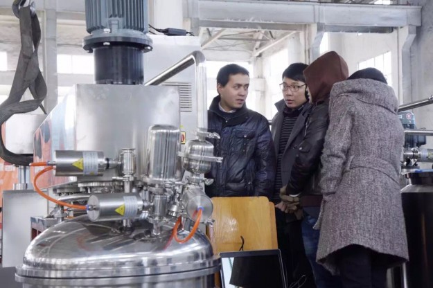 盡管外面風雪交加，總有一些人依舊不畏嚴寒！